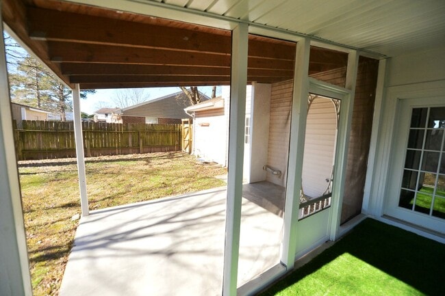 Building Photo - 6 Bedrooms-Little Neck Area