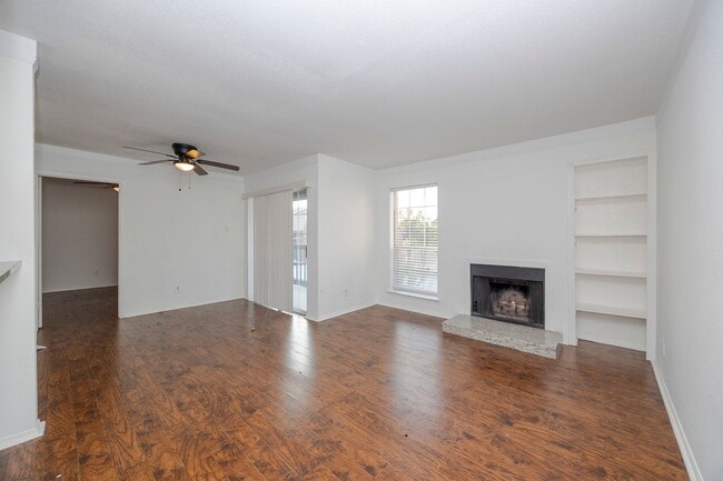 Building Photo - 18333 Roehampton Dr