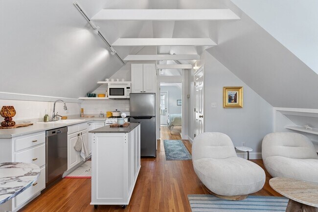 Building Photo - 3 Circle St