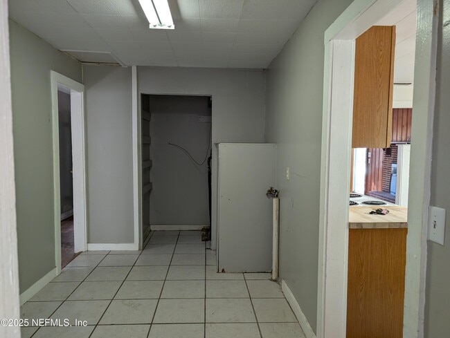 Building Photo - 220 2nd Way