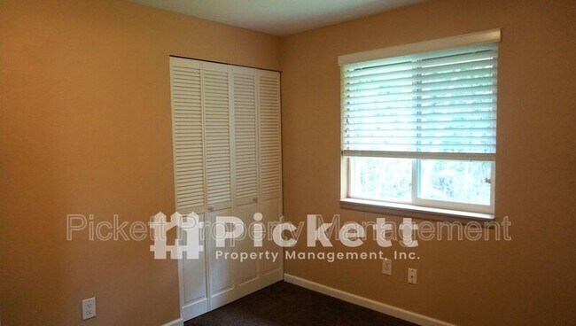 Building Photo - 10421 Ashley Cir NW