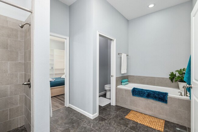 Building Photo - Stunning South Pointe 4/3 Home with Solar ...