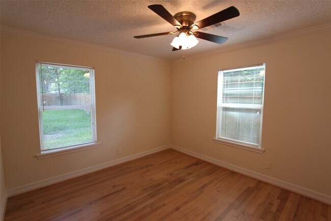 Building Photo - 6506 Sivley St