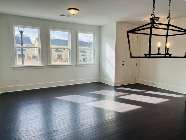 Building Photo - LIKE NEW IN PARK VUE! Townhome located across from Westside Park in Atlanta! MUST SEE!