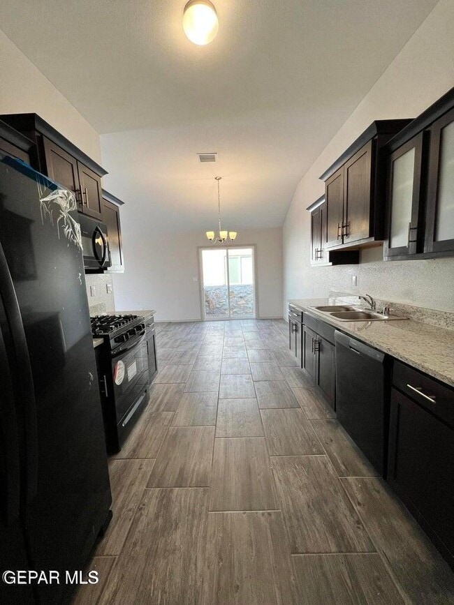 Building Photo - 461 Villa Ysleta