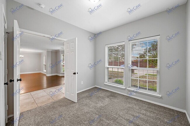 Building Photo - 608 Vasey Oak Dr