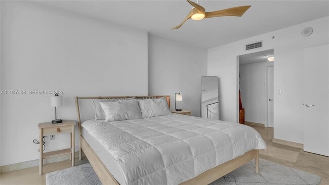 Building Photo - 1750 N Bayshore Dr