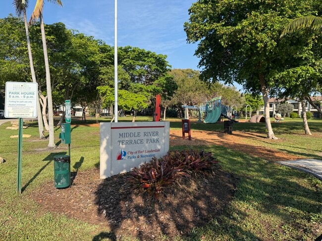 Building Photo - 800 NE 14th St