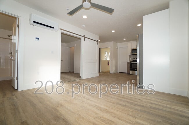 Building Photo - 4633 N Iota Ln