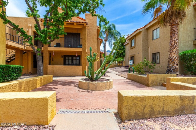 Building Photo - 8255 N Oracle Rd