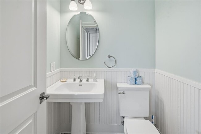 Building Photo - 246 Sand Hill Cove Rd