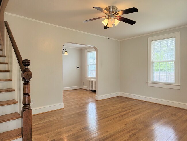 Building Photo - 69 Greenbriar Ave