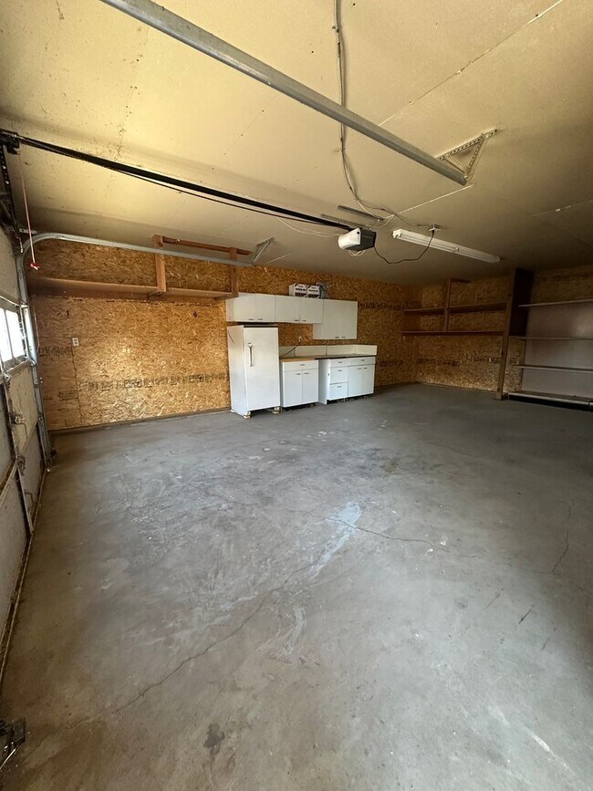 Building Photo - 5842 Henley Rd