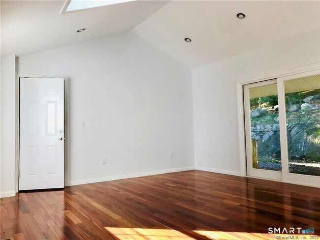 Building Photo - 40 Wilridge Rd