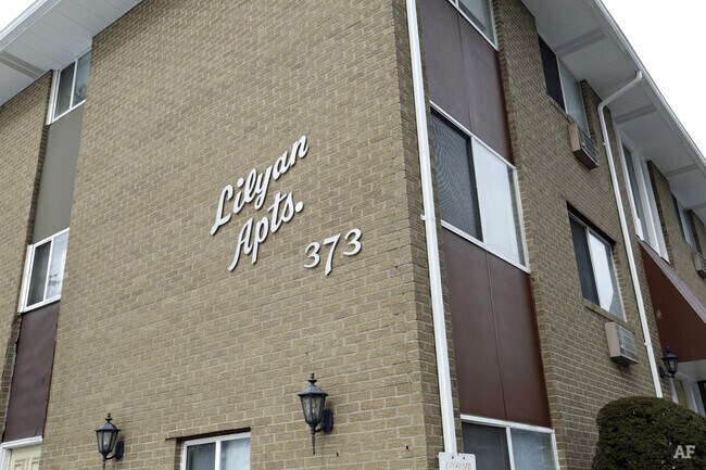 Garden Apartment - 373 Outwater Ln