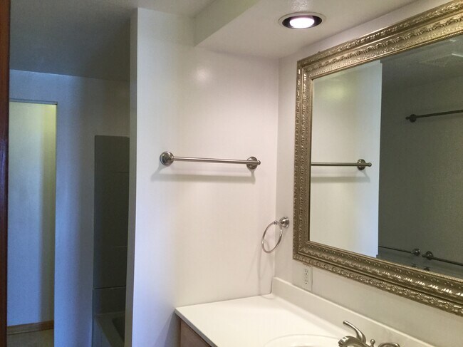 Building Photo - 2309 Wellington St