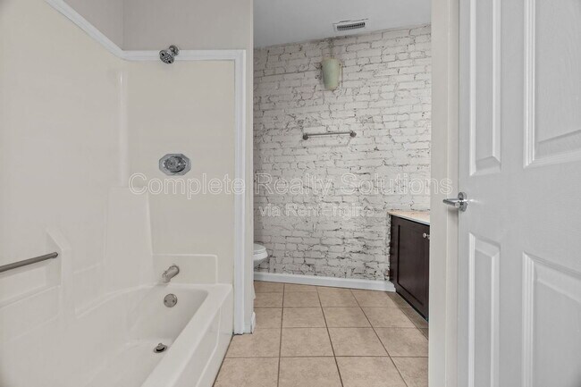 Building Photo - 2221-2223  Rutger Street