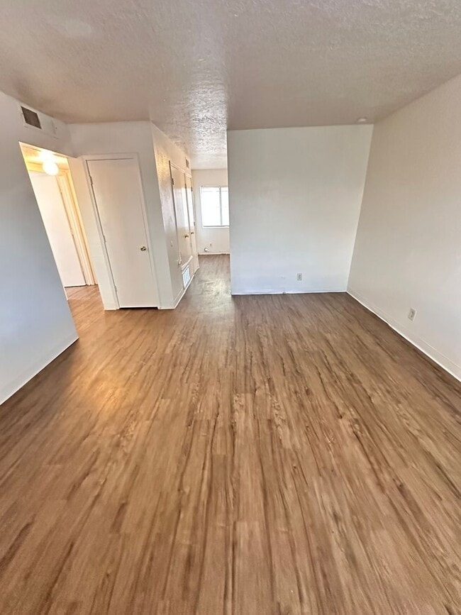 Building Photo - 3618 Lafayette Dr NE