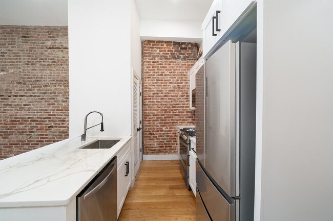 Primary Photo - 25 Corbin Ave