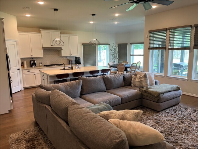 Building Photo - 30718 Parkside Passage Dr