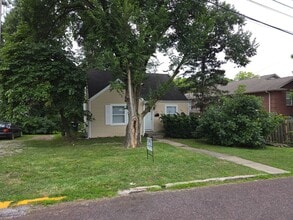 Building Photo - 3 bd, 2 ba house in east campus across from Boone Hospital, walk to campus and downtown, great sh...