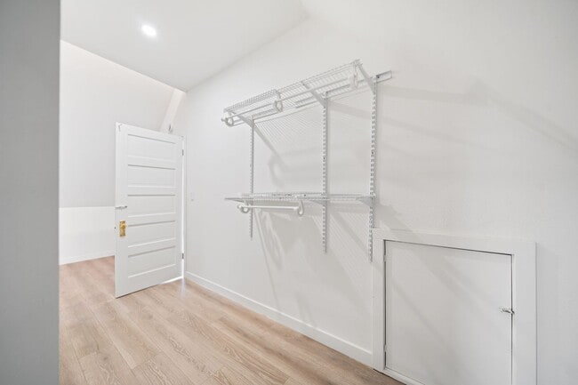 Building Photo - 7414 NE 6th Ave