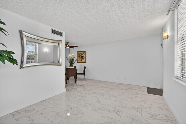 Building Photo - 1131 SE 4th St