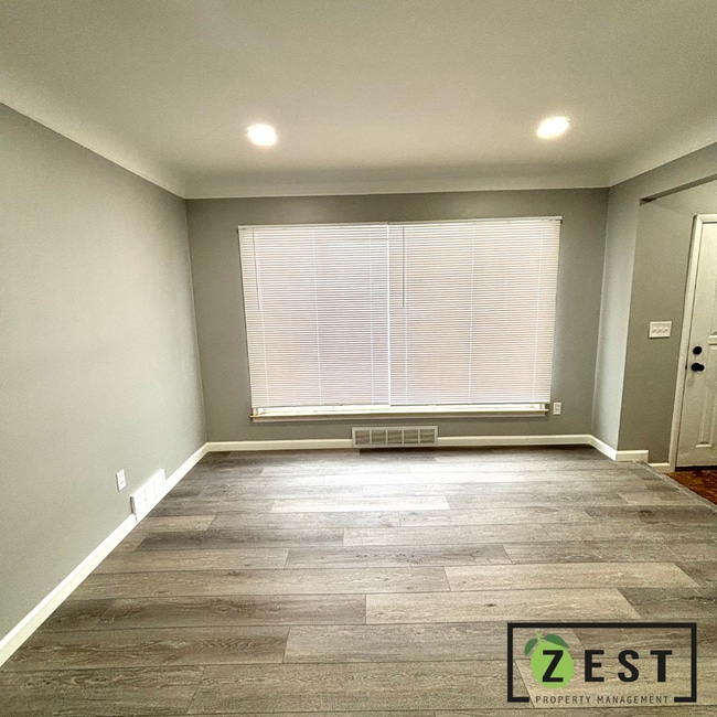 Building Photo - GORGEOUS 3 BD 1.5 BATH HOME!