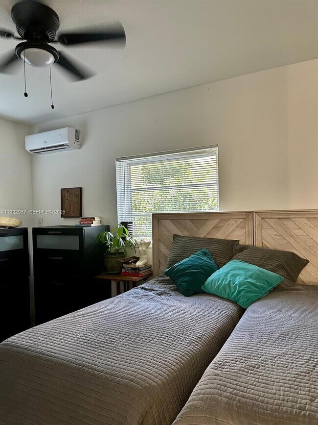 Building Photo - 270 NW 109th St