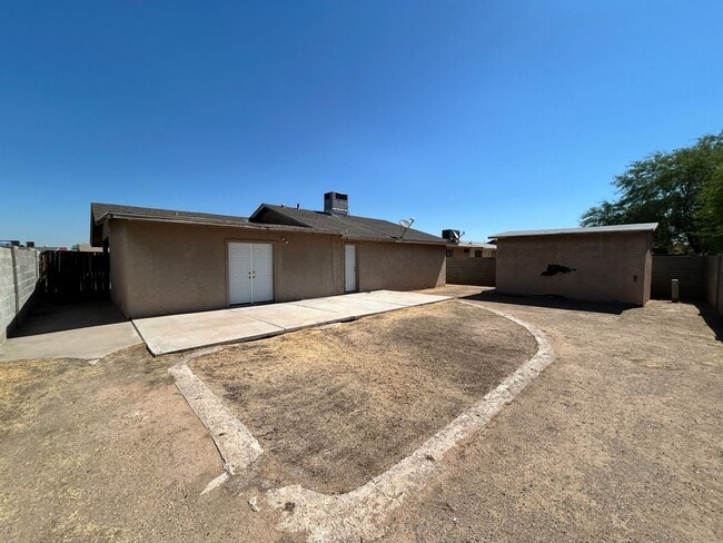 Building Photo - Single Story 3/2 *NO HOA* *NEW* Paint & *N...
