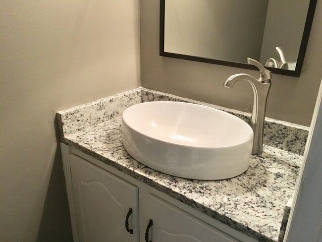 Building Photo - End Unit Town Home For Rent