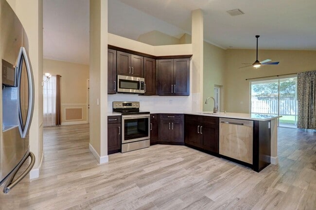 Building Photo - 2951 SW Pond Way