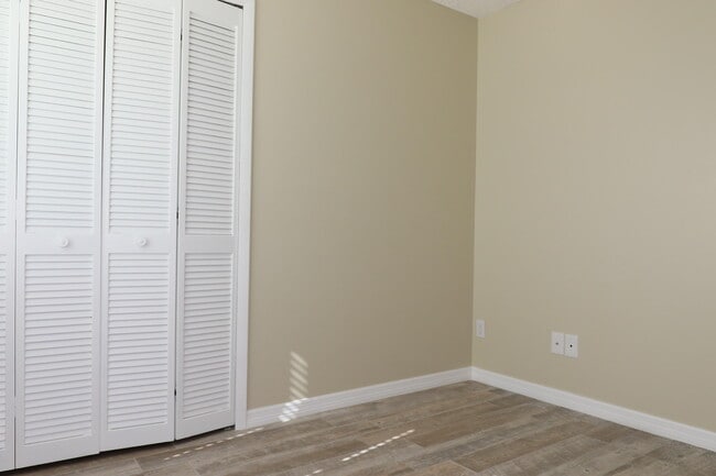 Building Photo - 1510 W Riviera Dr