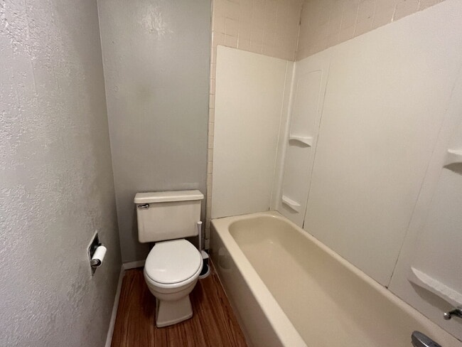 Building Photo - 2 Bedroom 2 Bathroom apartment convenientl...