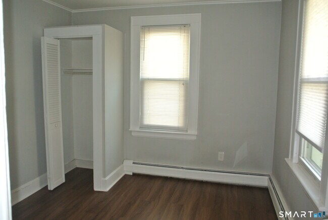 Building Photo - 115 Maltby St