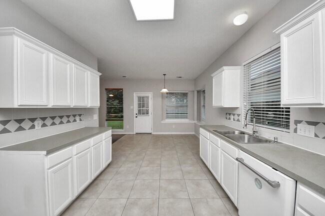 Building Photo - 1502 Brook Grove Dr