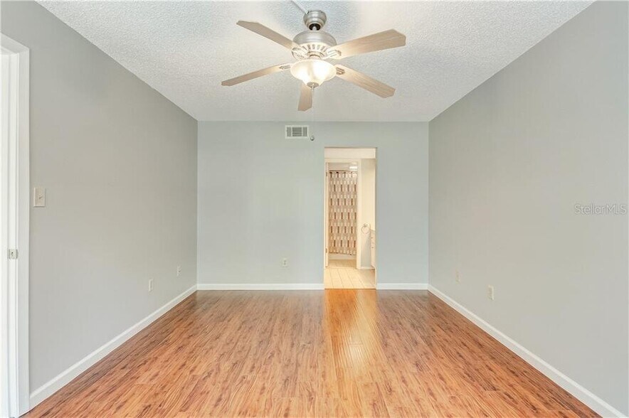 Building Photo - 6154 Burnside Cir