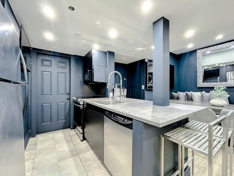 Building Photo - 825 Jimmy Buffett Mem Hwy