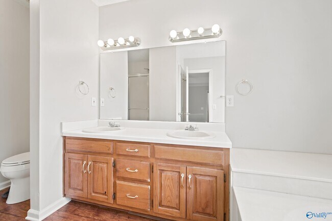 Building Photo - 135 Castleton Dr