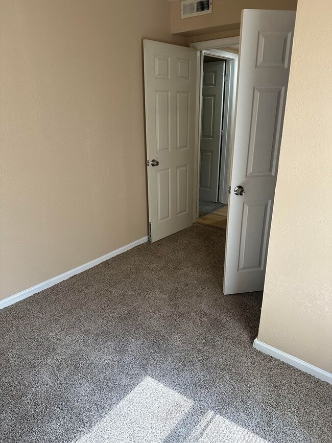Building Photo - Newly Remodeled 2 Bed 1 Bath home!