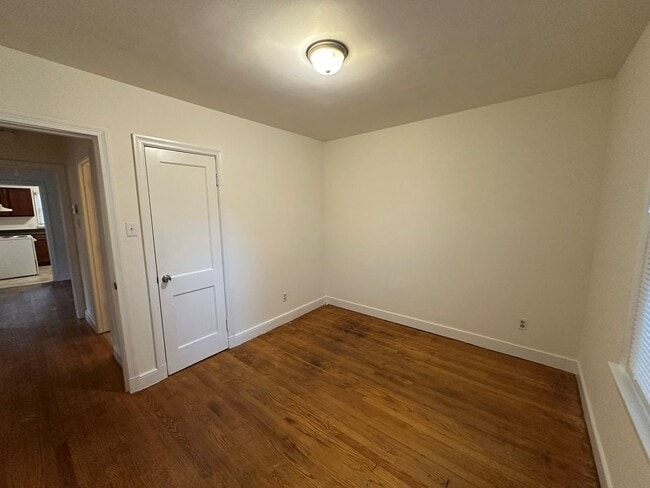 Building Photo - Rancher with Large Back Yard!