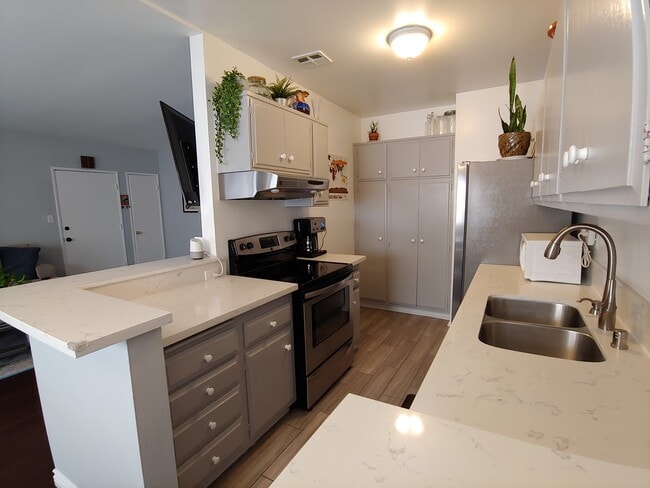 Building Photo - 5403 Newcastle Ave