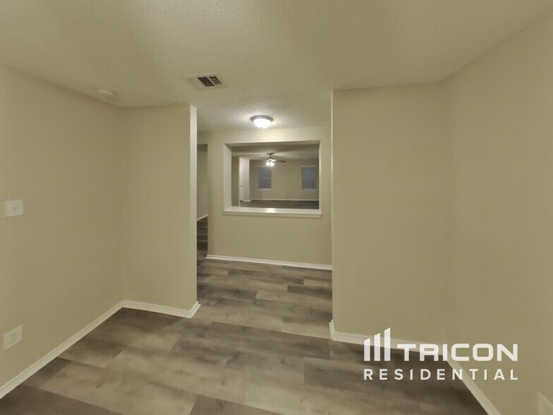 Building Photo - 2060 Pinenut Dr