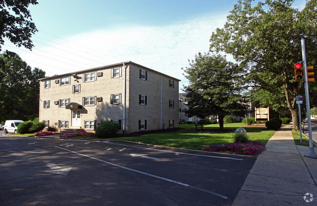 Building Photo - Krewstown Park Apartments