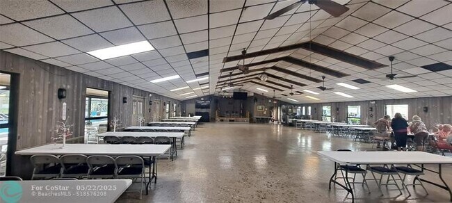 Building Photo - 5362 SE 65th Ave