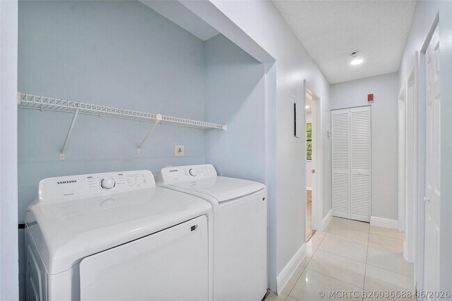 Building Photo - 2854 Coral Springs Dr