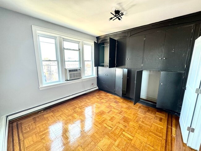 Building Photo - 159 Hutton St