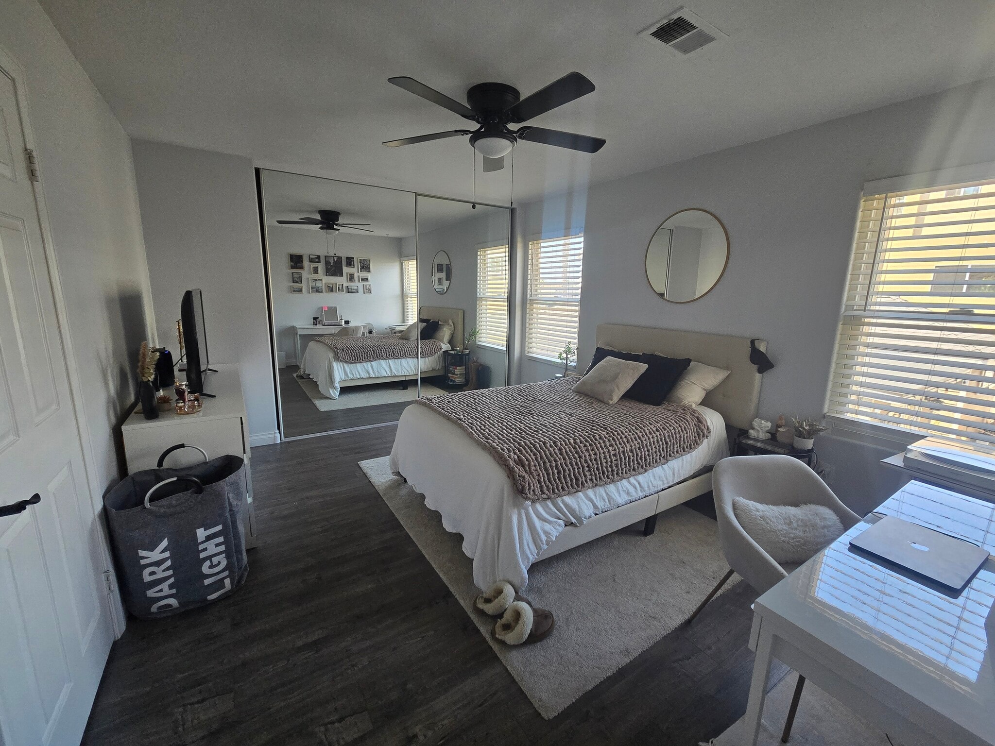 Large master bedroom with very large closet - 1668 Grand Ave