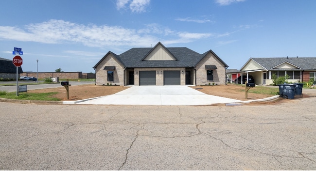 Building Photo - 3 N Shamrock Cir