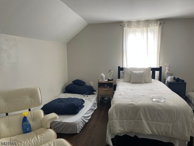 Building Photo - 1065 Sayre Rd S